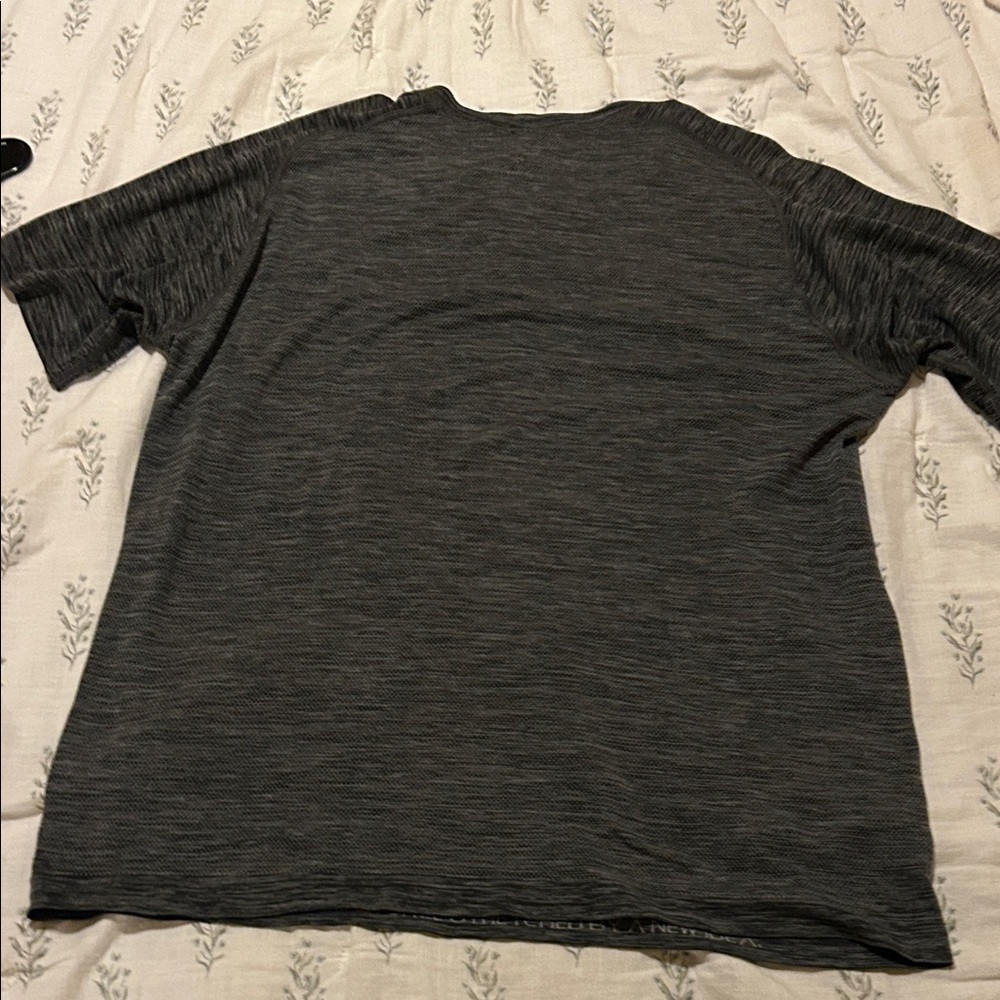 lululemon athletica Men's Short-Sleeve Crew in Heather Charcoal - Picture 2 of 3